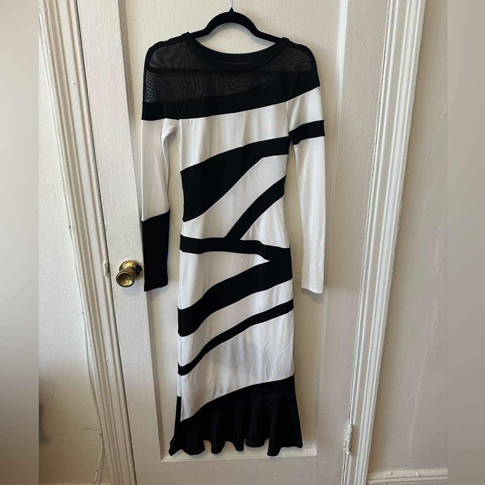 Donna Karen New York black and white dress. NWT, size XS.